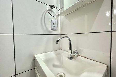Casa para alugar com 50m², 2 quartos e sem vaga Casa para alugar com 50m², 2 quartos e sem vagaBanheiro Corredor