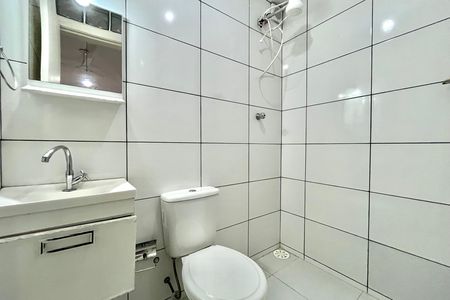 Casa para alugar com 50m², 2 quartos e sem vaga Casa para alugar com 50m², 2 quartos e sem vagaBanheiro Corredor