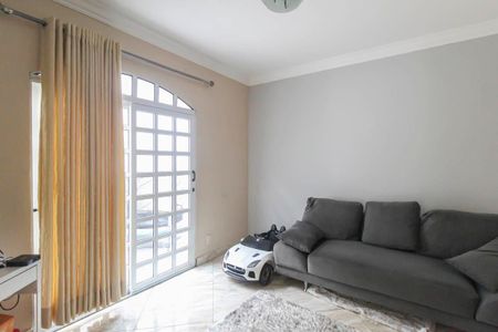 Casa à venda com 240m², 4 quartos e 2 vagasSala de TV