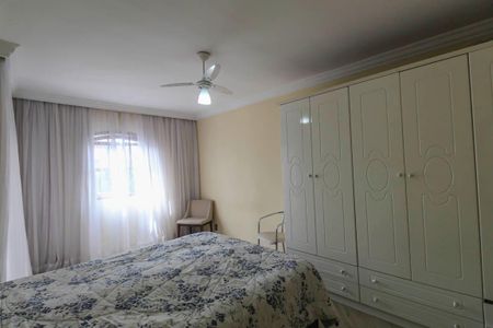 Casa à venda com 240m², 4 quartos e 2 vagasSuite