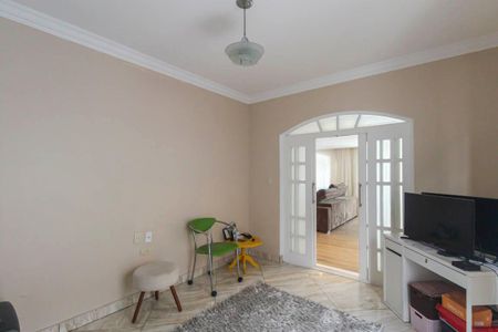 Casa à venda com 240m², 4 quartos e 2 vagasSala de TV