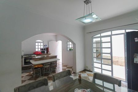 Casa à venda com 240m², 4 quartos e 2 vagasCozinha