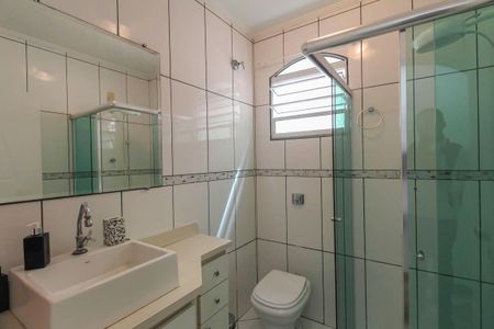 Casa à venda com 240m², 4 quartos e 2 vagasBanheiro 2