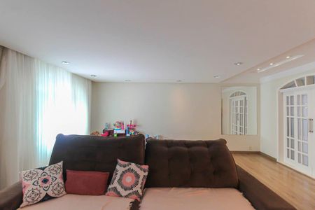 Casa à venda com 240m², 4 quartos e 2 vagasSala