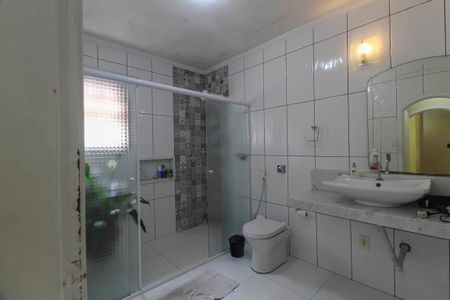 Casa à venda com 240m², 4 quartos e 2 vagasBanheiro da Suíte