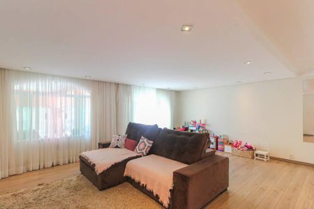 Casa à venda com 240m², 4 quartos e 2 vagasSala