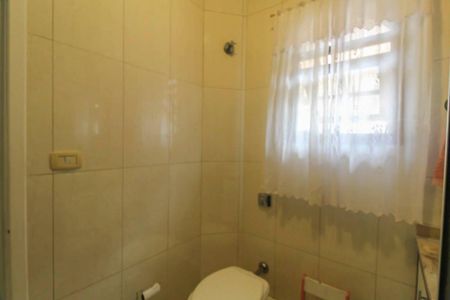 Casa à venda com 240m², 4 quartos e 2 vagasBanheiro 1