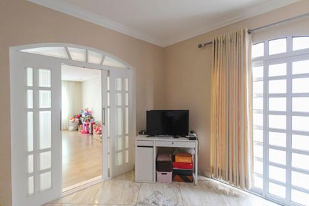 Casa à venda com 240m², 4 quartos e 2 vagasSala de TV