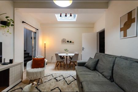 Casa à venda com 200m², 3 quartos e 2 vagas Casa à venda com 200m², 3 quartos e 2 vagasSala