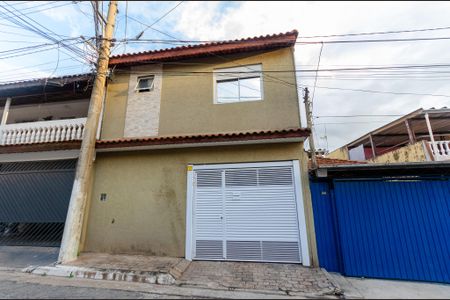 Casa à venda com 200m², 3 quartos e 2 vagas Casa à venda com 200m², 3 quartos e 2 vagasFachada