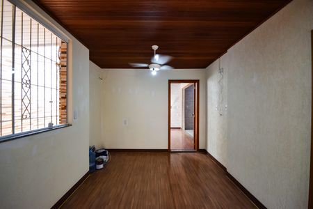 Casa para alugar com 110m², 2 quartos e sem vaga Casa para alugar com 110m², 2 quartos e sem vagaSala