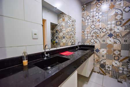 Casa para alugar com 110m², 2 quartos e sem vaga Casa para alugar com 110m², 2 quartos e sem vagaBanheiro Suíte