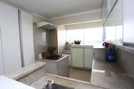 Apartamento à venda com 97m², 3 quartos e 2 vagas Apartamento à venda com 97m², 3 quartos e 2 vagasCozinha