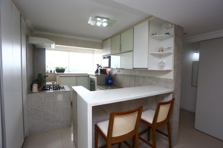 Apartamento à venda com 97m², 3 quartos e 2 vagas Apartamento à venda com 97m², 3 quartos e 2 vagasCozinha