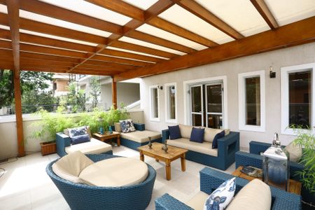 Casa à venda com 447m², 4 quartos e 2 vagas Casa à venda com 447m², 4 quartos e 2 vagasvaranda 2