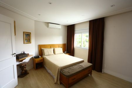 Casa à venda com 447m², 4 quartos e 2 vagas Casa à venda com 447m², 4 quartos e 2 vagasSuíte 1