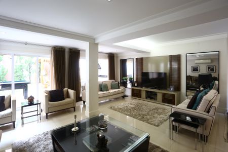 Casa à venda com 447m², 4 quartos e 2 vagas Casa à venda com 447m², 4 quartos e 2 vagasSala