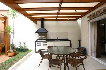 Casa à venda com 447m², 4 quartos e 2 vagas Casa à venda com 447m², 4 quartos e 2 vagasvaranda 1 churrasqueira e jardim