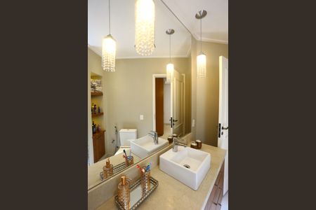 Casa à venda com 447m², 4 quartos e 2 vagas Casa à venda com 447m², 4 quartos e 2 vagasBanheiro da Suíte 1