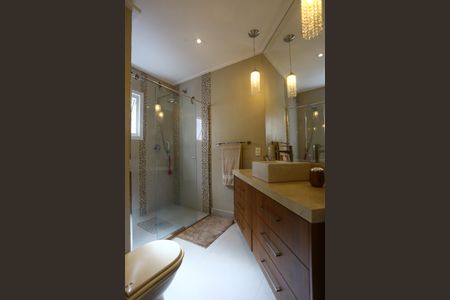 Casa à venda com 447m², 4 quartos e 2 vagas Casa à venda com 447m², 4 quartos e 2 vagasBanheiro da Suíte 1