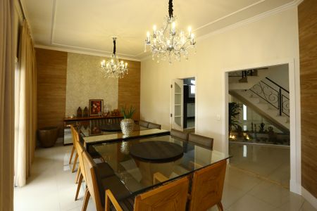 Casa à venda com 447m², 4 quartos e 2 vagas Casa à venda com 447m², 4 quartos e 2 vagasSala de Jantar