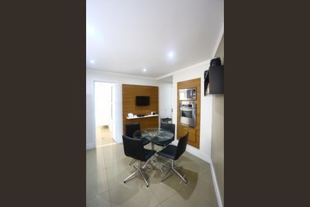 Casa à venda com 447m², 4 quartos e 2 vagas Casa à venda com 447m², 4 quartos e 2 vagasCozinha