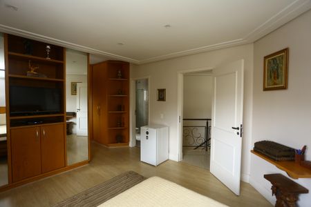 Casa à venda com 447m², 4 quartos e 2 vagas Casa à venda com 447m², 4 quartos e 2 vagasSuíte 1