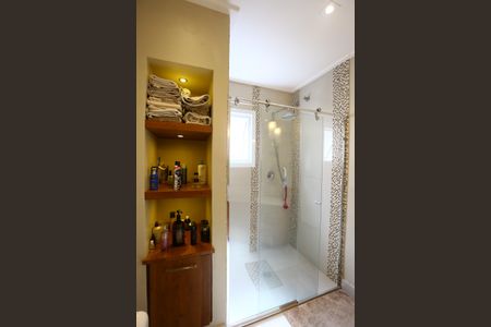 Casa à venda com 447m², 4 quartos e 2 vagas Casa à venda com 447m², 4 quartos e 2 vagasBanheiro da Suíte 1