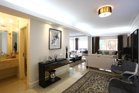 Casa à venda com 447m², 4 quartos e 2 vagas Casa à venda com 447m², 4 quartos e 2 vagasSala