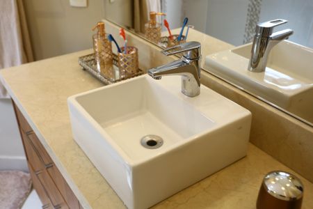 Casa à venda com 447m², 4 quartos e 2 vagas Casa à venda com 447m², 4 quartos e 2 vagasBanheiro da Suíte 1