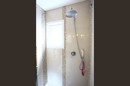 Casa à venda com 447m², 4 quartos e 2 vagas Casa à venda com 447m², 4 quartos e 2 vagasBanheiro da Suíte 1