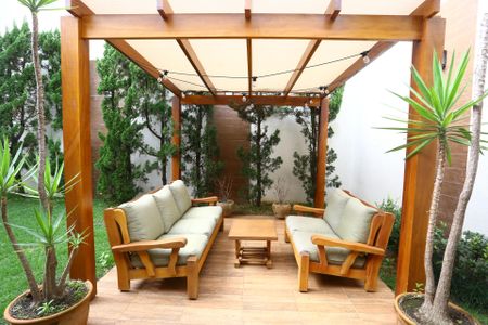 Casa à venda com 447m², 4 quartos e 2 vagas Casa à venda com 447m², 4 quartos e 2 vagasvaranda 1 churrasqueira e jardim