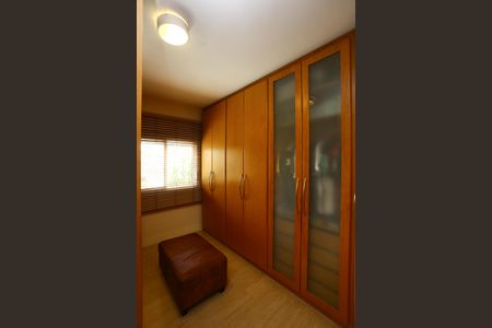 Casa à venda com 447m², 4 quartos e 2 vagas Casa à venda com 447m², 4 quartos e 2 vagasSuíte 1