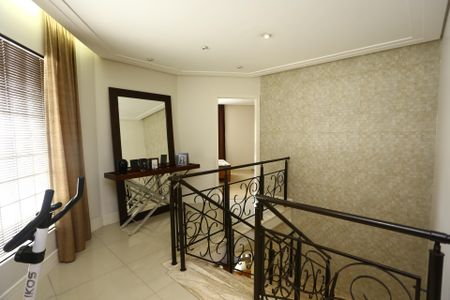 Casa à venda com 447m², 4 quartos e 2 vagas Casa à venda com 447m², 4 quartos e 2 vagasSala Íntima