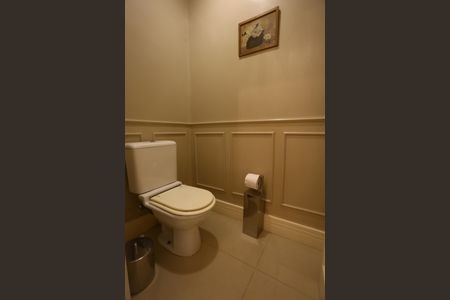 Casa à venda com 447m², 4 quartos e 2 vagas Casa à venda com 447m², 4 quartos e 2 vagasLavabo