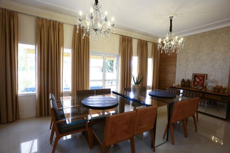 Casa à venda com 447m², 4 quartos e 2 vagas Casa à venda com 447m², 4 quartos e 2 vagasSala de Jantar