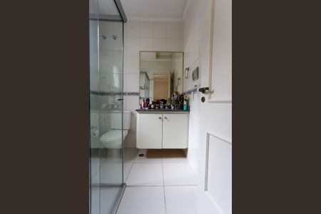 Casa à venda com 447m², 4 quartos e 2 vagas Casa à venda com 447m², 4 quartos e 2 vagasBanheiro da Suíte 2