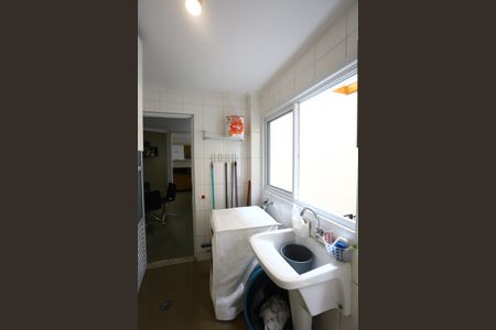 Casa à venda com 447m², 4 quartos e 2 vagas Casa à venda com 447m², 4 quartos e 2 vagasÁrea de Serviço