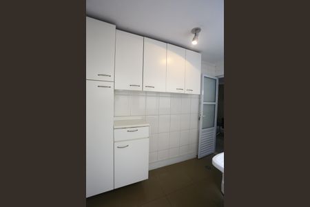 Casa à venda com 447m², 4 quartos e 2 vagas Casa à venda com 447m², 4 quartos e 2 vagasÁrea de Serviço