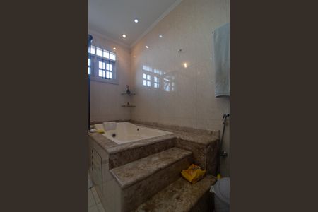 Casa à venda com 394m², 4 quartos e 3 vagasBanheiro da Suíte