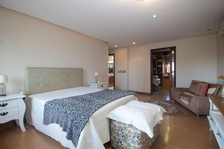 Casa à venda com 394m², 4 quartos e 3 vagasSuíte