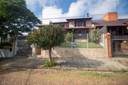 Casa à venda com 394m², 4 quartos e 3 vagasFachada