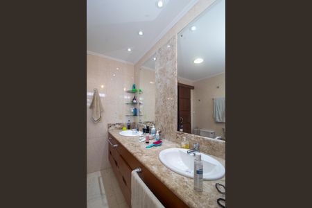 Casa à venda com 394m², 4 quartos e 3 vagasBanheiro da Suíte