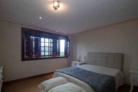 Casa à venda com 394m², 4 quartos e 3 vagasSuíte