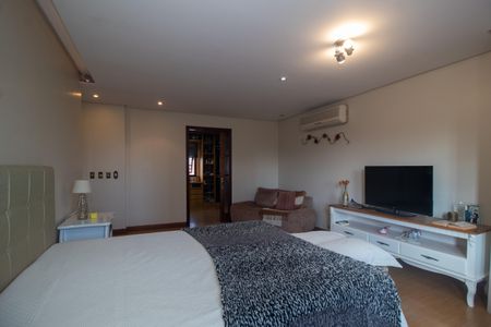 Casa à venda com 394m², 4 quartos e 3 vagasSuíte