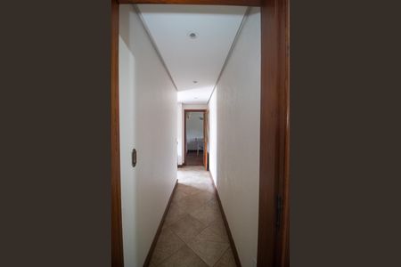 Casa à venda com 394m², 4 quartos e 3 vagasCorredor