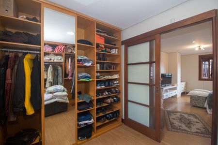Casa à venda com 394m², 4 quartos e 3 vagasCloset da suíte