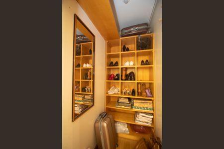 Casa à venda com 394m², 4 quartos e 3 vagasCloset da suíte