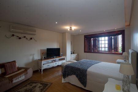 Casa à venda com 394m², 4 quartos e 3 vagasSuíte