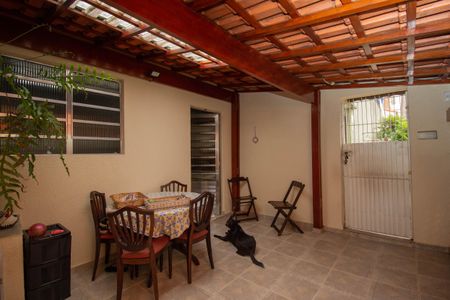 Casa à venda com 244m², 2 quartos e sem vagaQuintal